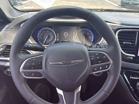 Used 2025 Chrysler Pacifica Select FWD image 22