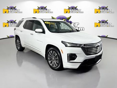Used 2023 Chevrolet Traverse Premier AWD/4WD image 3