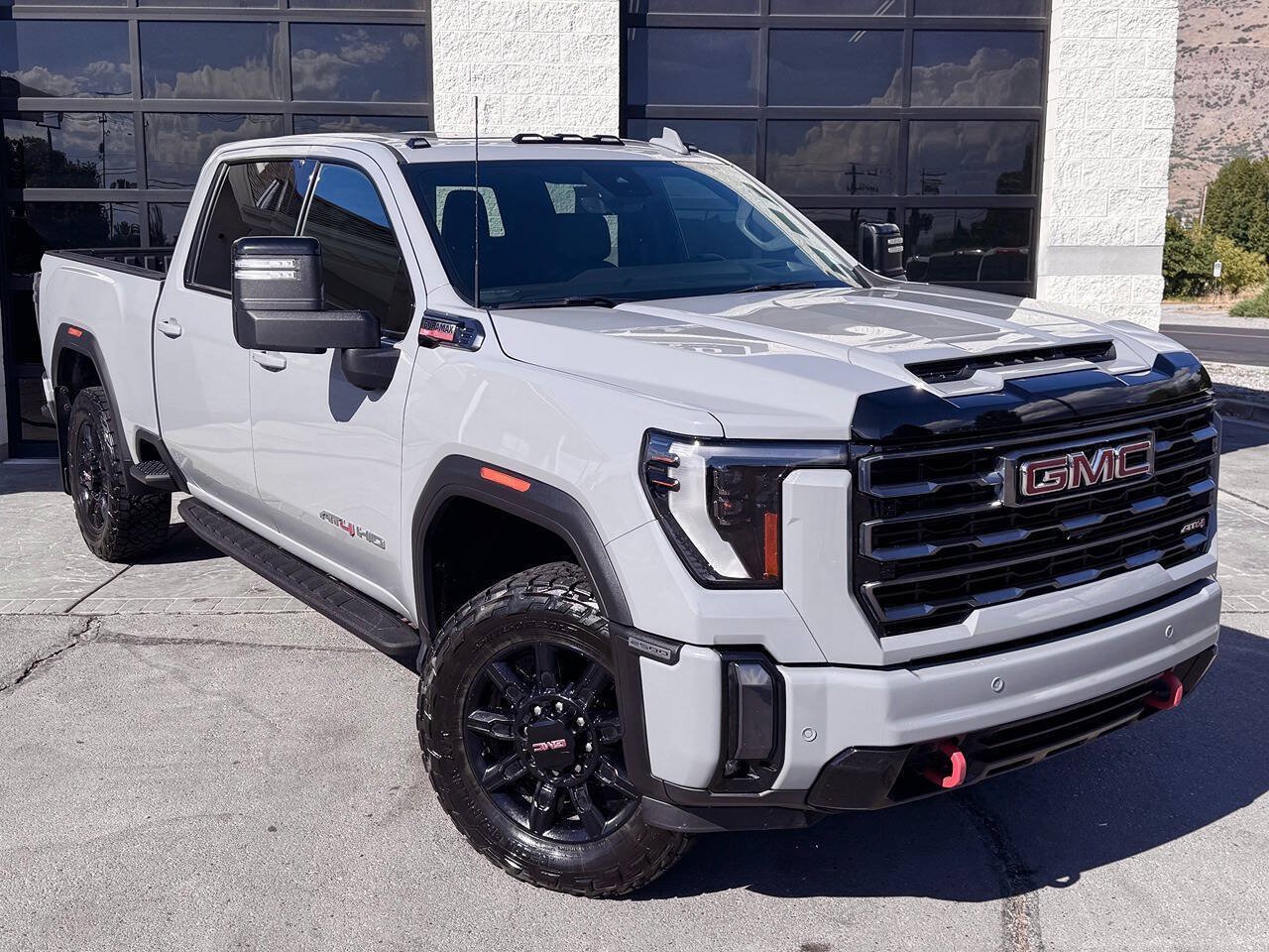 Used 2024 GMC Sierra 2500 AT4 w/ AT4 Premium Plus Package AWD/4WD image 2
