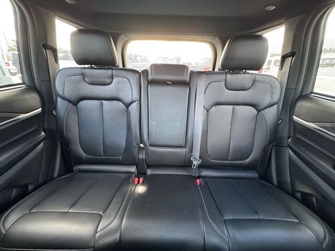 Used 2024 Jeep Grand Cherokee Limited w/ Luxury Tech Group II image 16