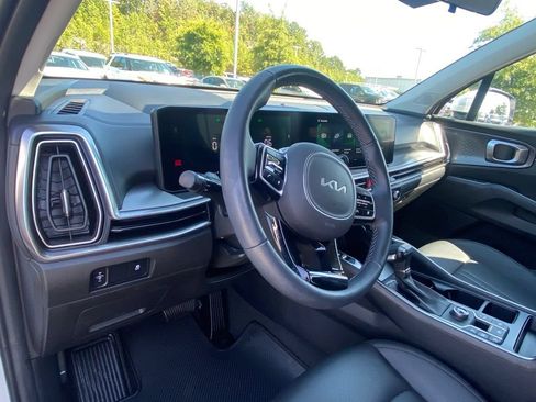 Used 2025 Kia Sorento S w/ Panoramic Sunroof Package FWD image 9