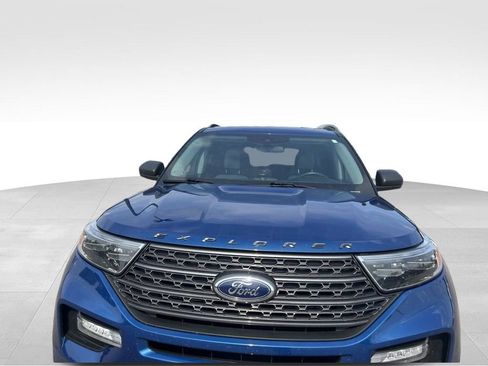 Used 2021 Ford Explorer XLT w/ Equipment Group 202A AWD/4WD image 14