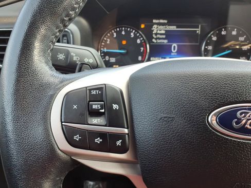 Used 2021 Ford Explorer XLT w/ Equipment Group 202A AWD/4WD image 17