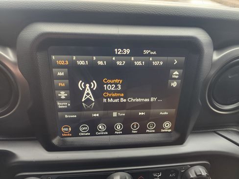 Used 2023 Jeep Gladiator Willys image 22