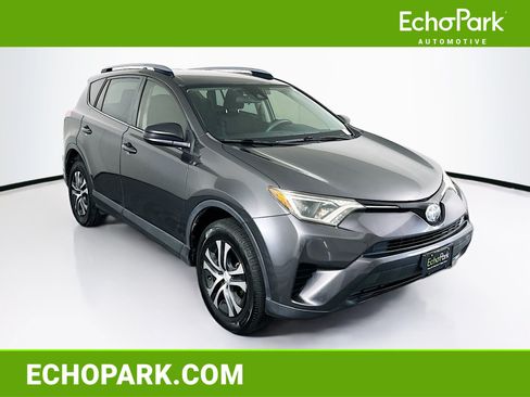 Used 2017 Toyota RAV4 LE FWD image 1
