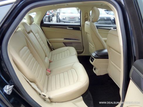 Used 2014 Ford Fusion SE w/ Equipment Group 202A image 22