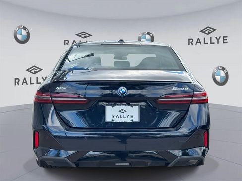 Used 2025 BMW 550e xDrive w/ Premium Package image 5