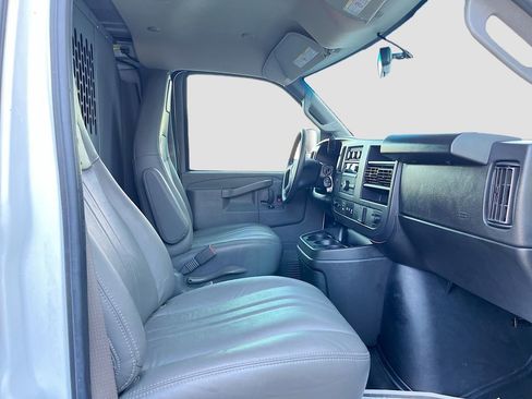 Used 2024 GMC Savana 2500 Work Van w/ Driver Convenience Package image 25