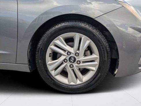Used 2019 Hyundai Elantra SEL FWD image 11
