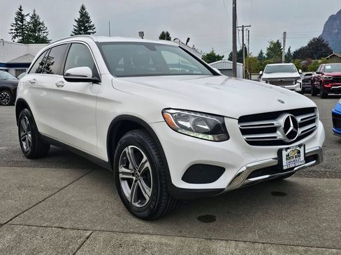Used 2019 Mercedes-Benz GLC 300 4MATIC image 3
