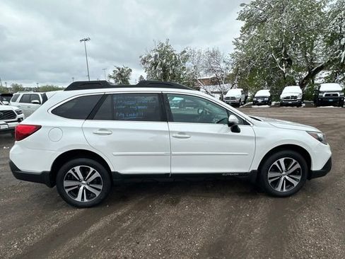 Used 2018 Subaru Outback 3.6R Limited AWD/4WD image 6
