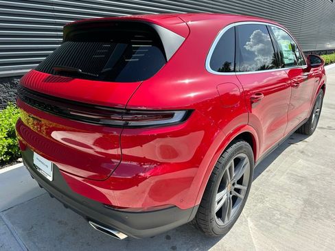Certified 2025 Porsche Cayenne E-Hybrid AWD/4WD image 9