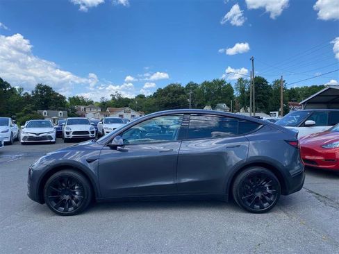 Used 2023 Tesla Model Y Long Range AWD/4WD image 2