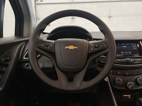 Used 2022 Chevrolet Trax LS w/ Tint and Cruise Package image 5