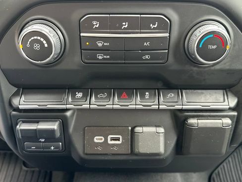 Certified 2022 Chevrolet Silverado 2500 Custom w/ Custom Value Package AWD/4WD image 33