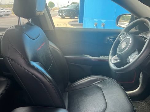 Used 2019 Jeep Compass Trailhawk w/ Leather Interior Group AWD/4WD image 4