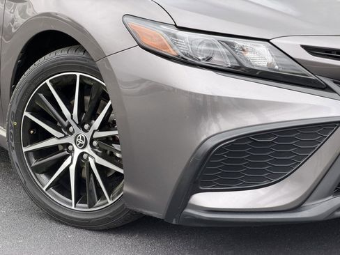 Used 2024 Toyota Camry SE image 5