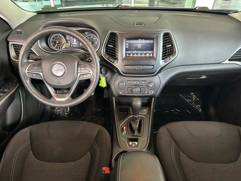 Used 2019 Jeep Cherokee Latitude w/ Popular Appearance Group FWD image 12