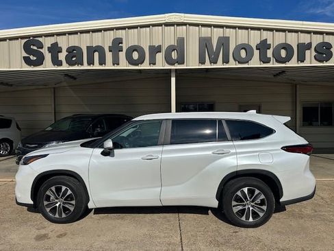 Used 2023 Toyota Highlander XLE image 7