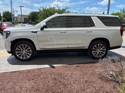 Used 2021 GMC Yukon Denali w/ Denali Premium Package AWD/4WD image 6