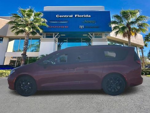 New 2026 Chrysler Pacifica Limited w/ S Appearance Package image 8