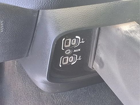 Used 2023 RAM 1500 Big Horn AWD/4WD image 12