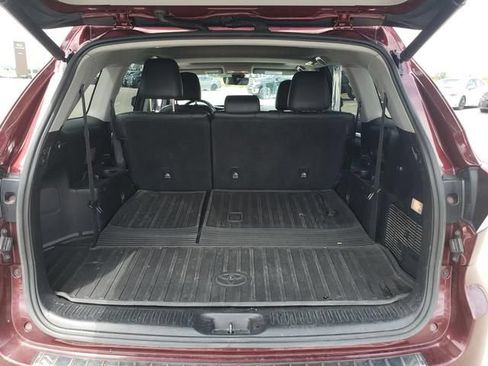 Used 2017 Toyota Highlander XLE AWD/4WD image 7