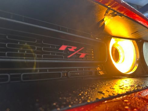 Used 2016 Dodge Challenger R/T Scat Pack w/ Leather Interior Group image 32