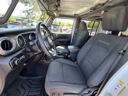 Used 2019 Jeep Wrangler Unlimited Sahara AWD/4WD image 17