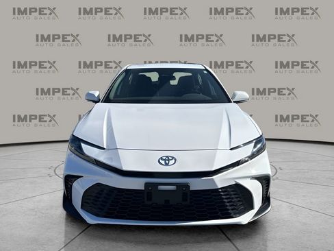 Used 2025 Toyota Camry SE image 8