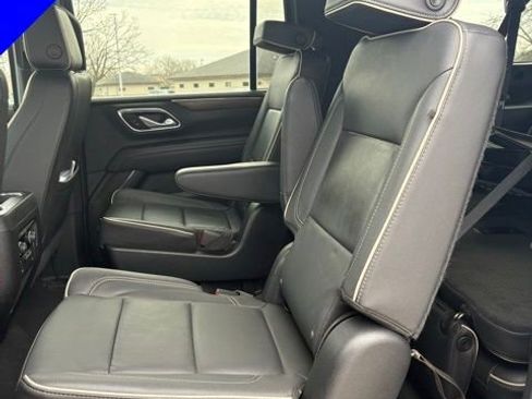 Used 2024 Chevrolet Suburban Premier w/ Premium Package 2 AWD/4WD image 30