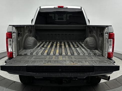 Used 2019 Ford F250 Lariat w/ Chrome Package image 32