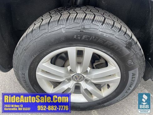 Used 2017 Volkswagen Tiguan S image 30