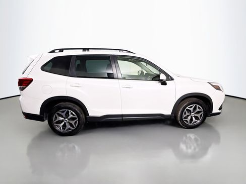 Used 2023 Subaru Forester Premium image 11