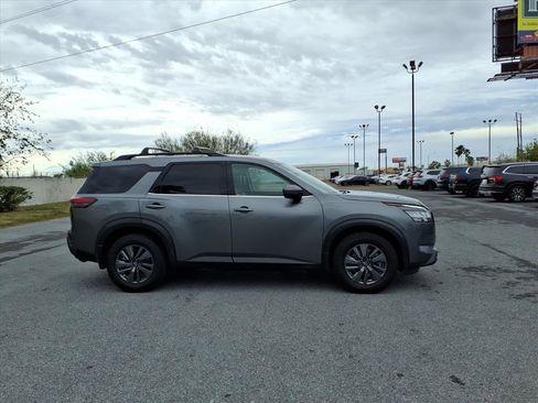 Used 2022 Nissan Pathfinder SV image 9