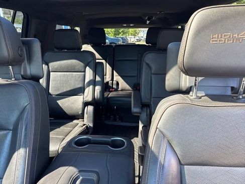 Used 2021 Chevrolet Suburban High Country AWD/4WD image 28