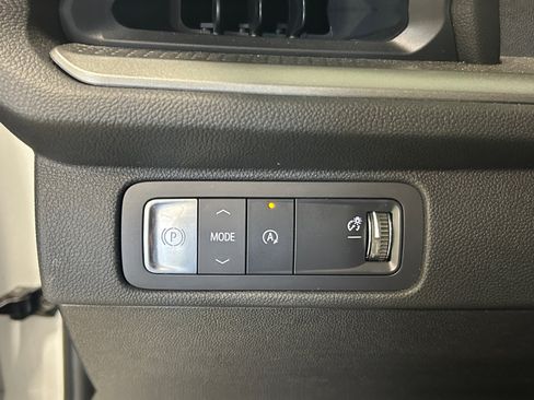 Used 2025 Chevrolet Traverse LT w/ Midnight/Sport Edition FWD image 16