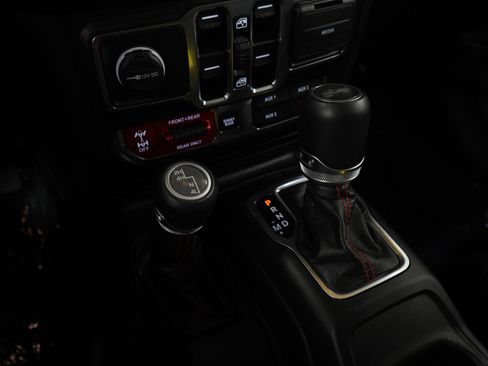 Used 2020 Jeep Wrangler Unlimited Rubicon AWD/4WD image 23