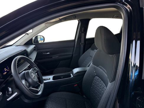 Used 2025 Nissan Kicks SV FWD image 10