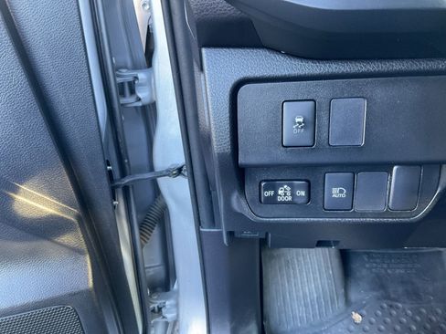 Used 2020 Toyota Tacoma SR image 10