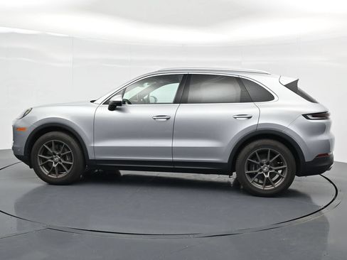 Certified 2025 Porsche Cayenne AWD/4WD image 2