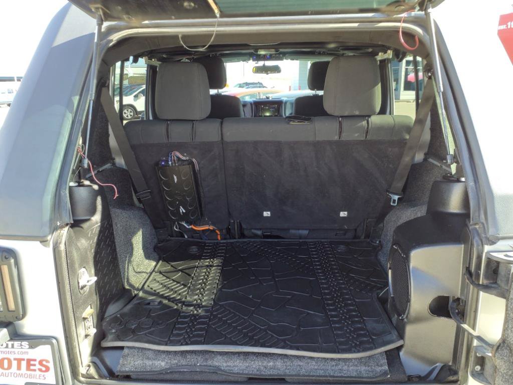 Used 2012 Jeep Wrangler Unlimited Rubicon w/ Max Tow Pkg AWD/4WD image 16