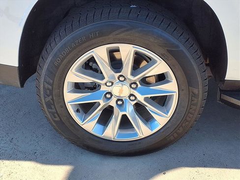 Used 2024 Chevrolet Suburban Premier image 9