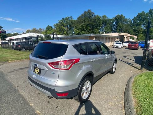 Used 2016 Ford Escape SE image 5