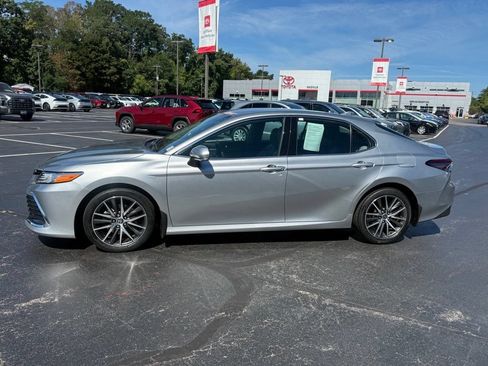 Used 2023 Toyota Camry XLE FWD image 3