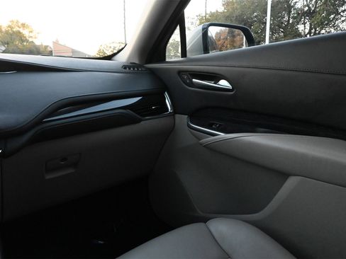 Used 2023 Cadillac XT4 Premium Luxury image 8