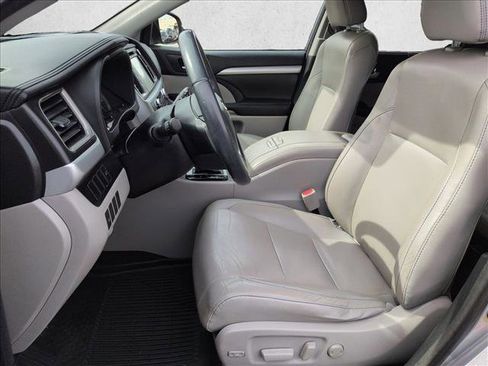 Used 2016 Toyota Highlander XLE image 16