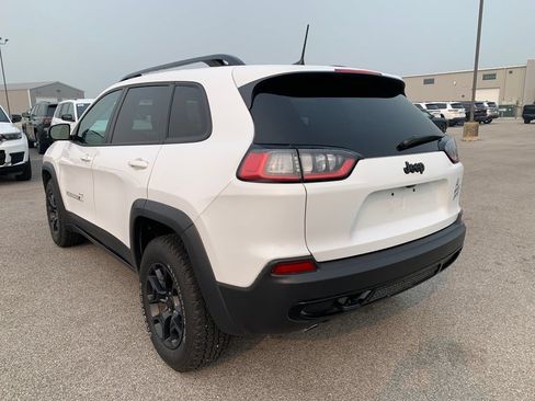 Used 2022 Jeep Cherokee Latitude AWD/4WD image 5