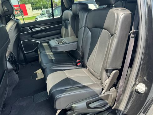 Used 2023 Jeep Wagoneer 4WD w/ Premium Group I image 6
