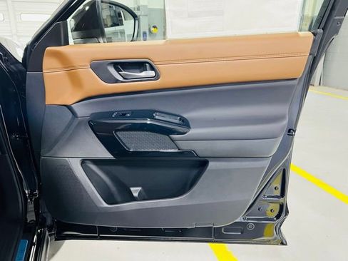 New 2026 Nissan Pathfinder Platinum FWD image 34